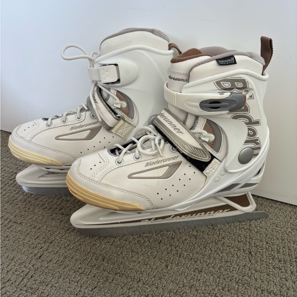 SOLD - ROLLERBLADE COMET XT Bladerunner Women’s Figure Ice Skates, White/Beige. - Picture 4 of 9